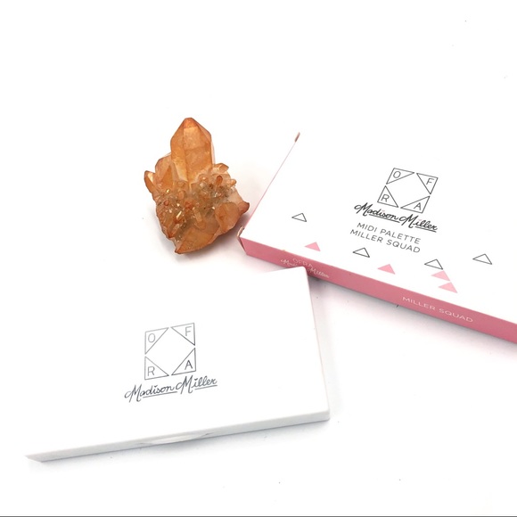 New in box Ofra blush & highlighter palette - Picture 2 of 4